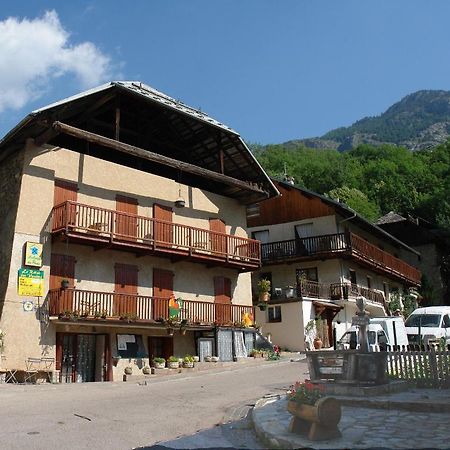 Отель Le Relais Des Vaudois Фрессиньер Экстерьер фото