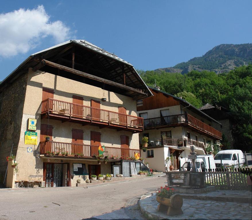 Отель Le Relais Des Vaudois Фрессиньер Экстерьер фото