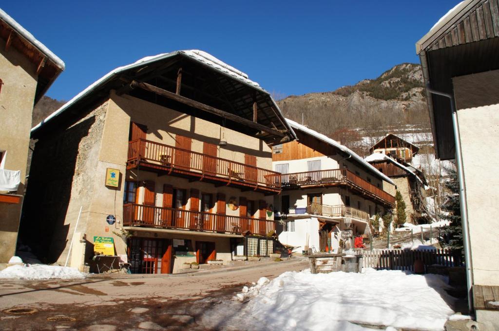 Отель Le Relais Des Vaudois Фрессиньер Экстерьер фото